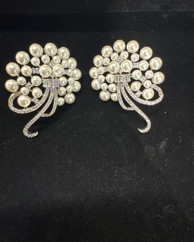Diamond pearl party earring