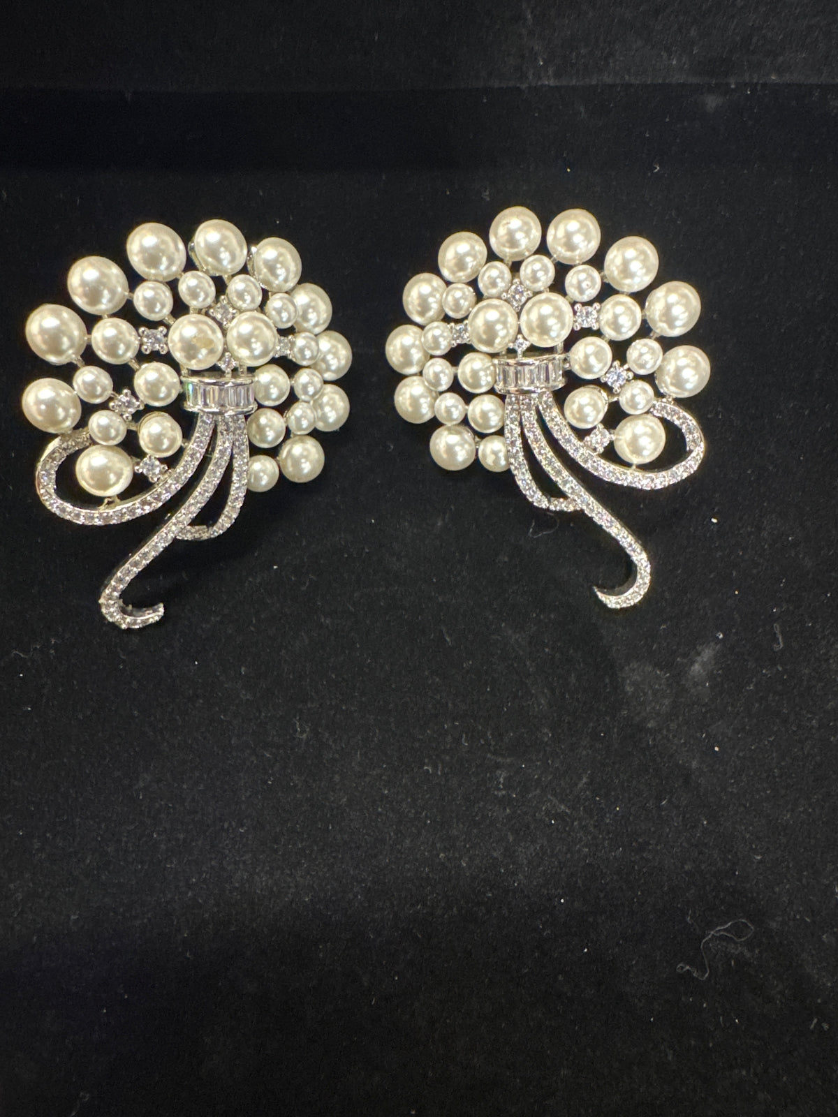 Diamond pearl party earring