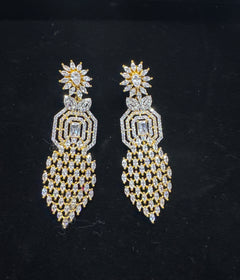 Diamond cocktail earring in yellow gold
