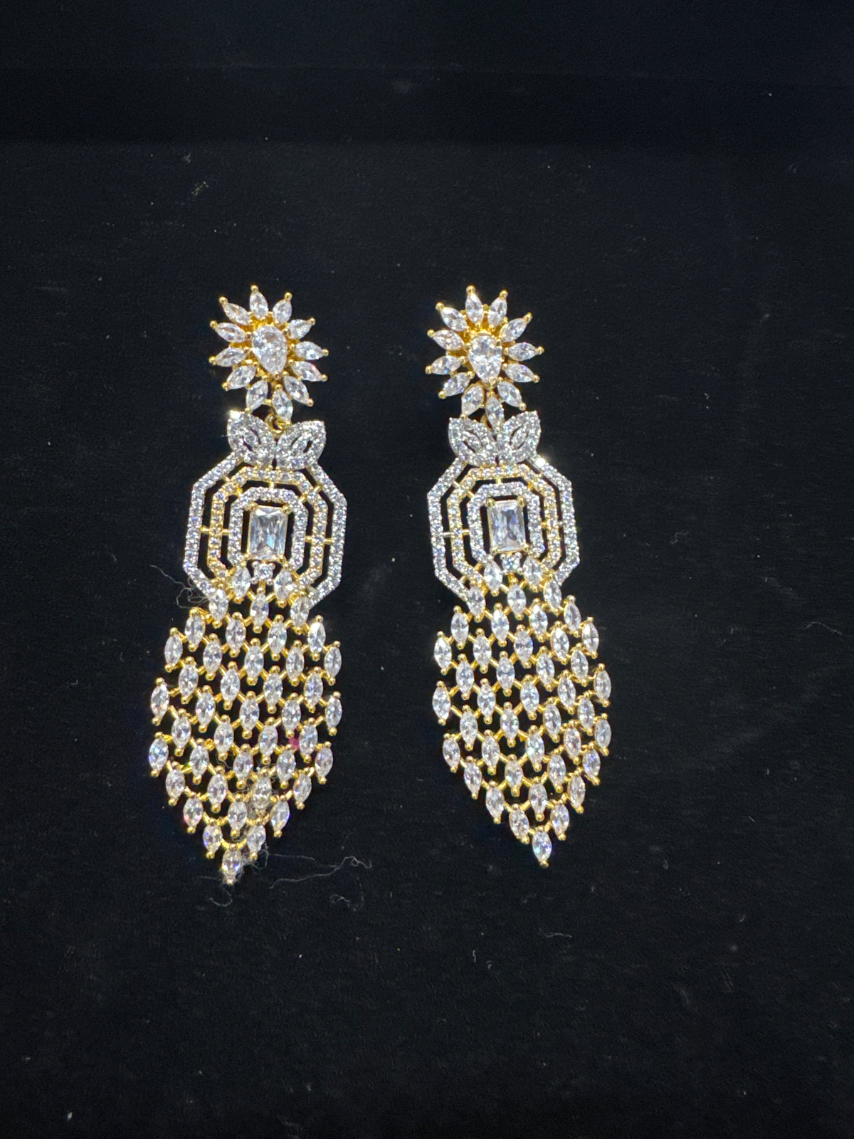 Diamond cocktail earring in yellow gold
