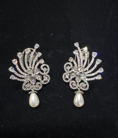 Diamond pearl fancy earring