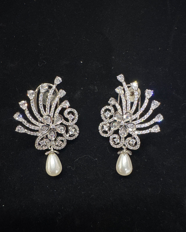 Diamond pearl fancy earring