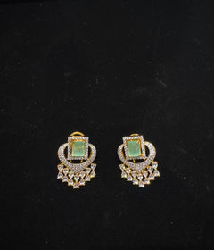 Light green gold and diamond earring