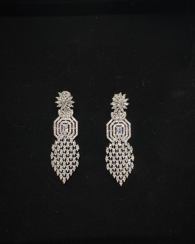Diamond cocktail earring in white gold