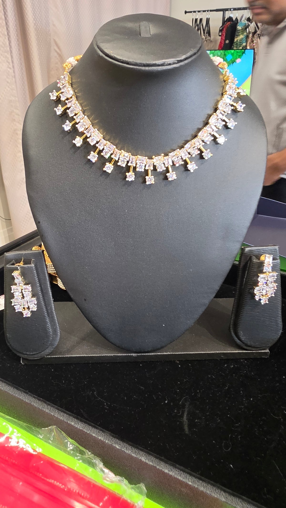 Star light crystal diamond set in golden