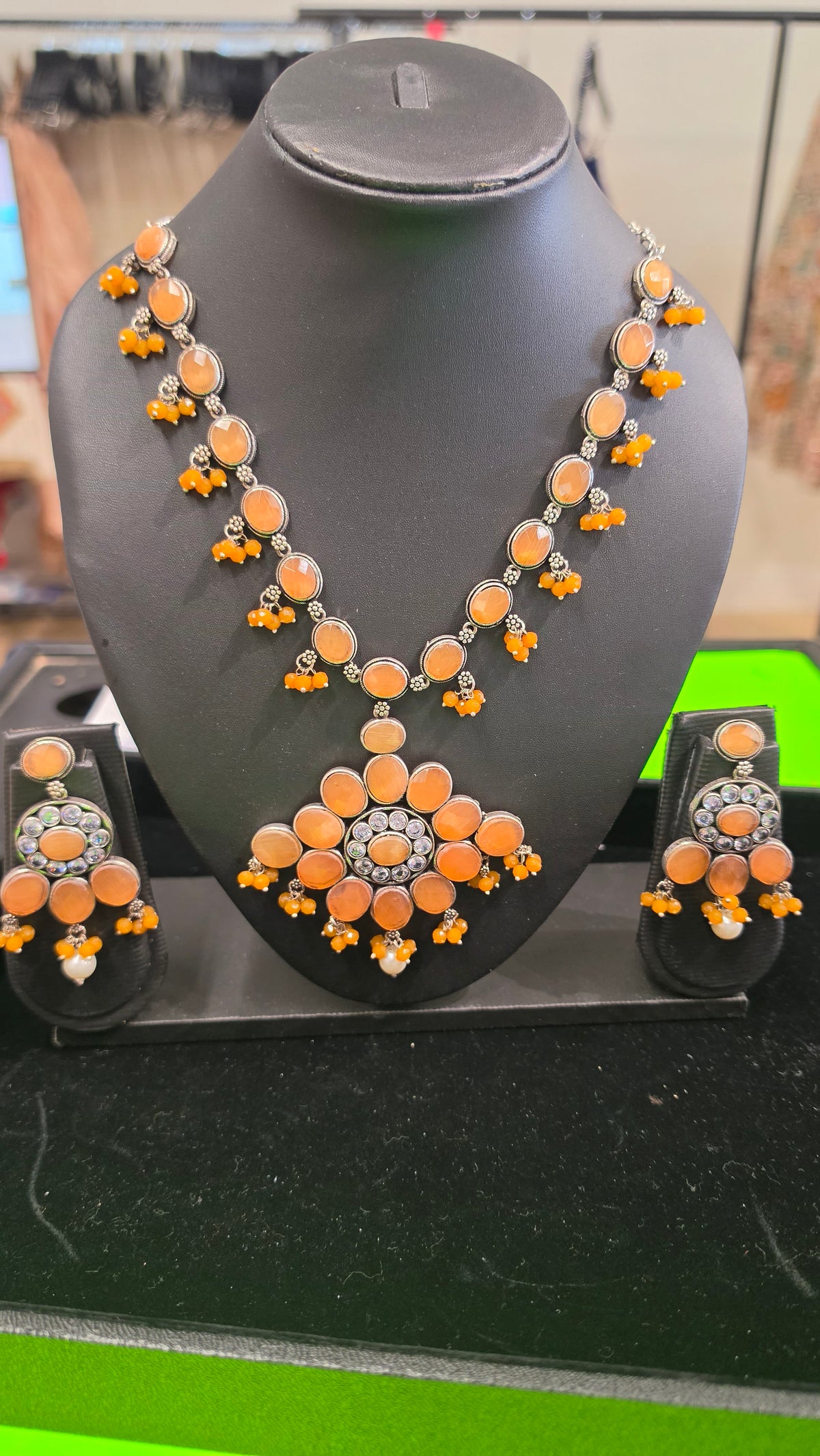 Peach colored stone necklace with earring in oxodised