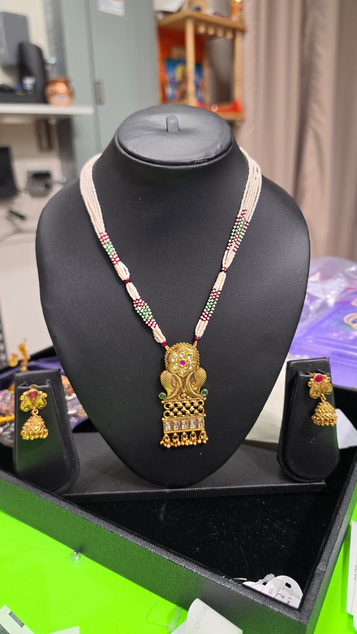 Gold necklace with earring in white beads thread