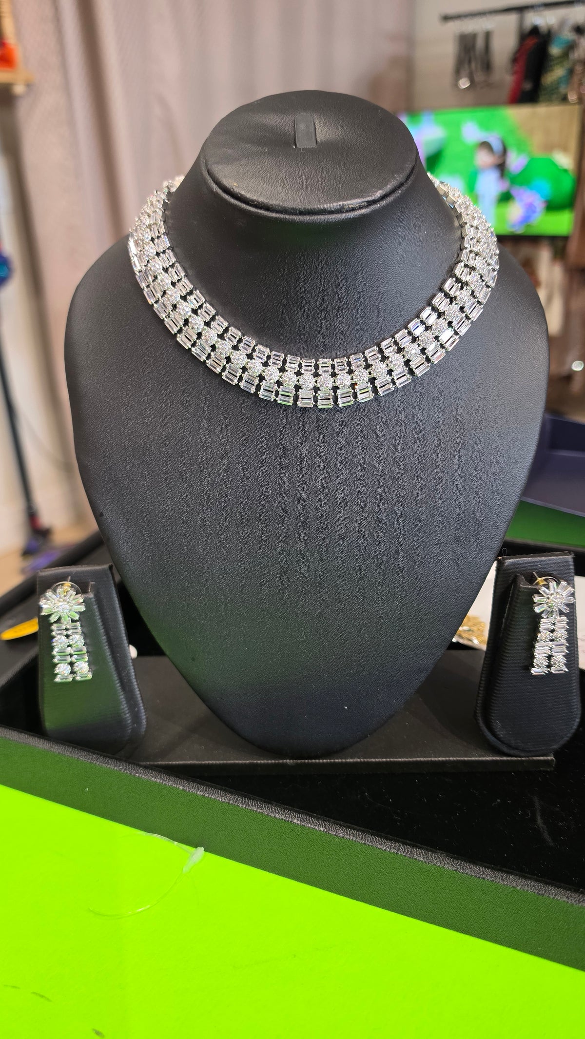 American diamond necklace with flower Earrings