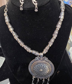 Round pendent oxodised necklace with earrings