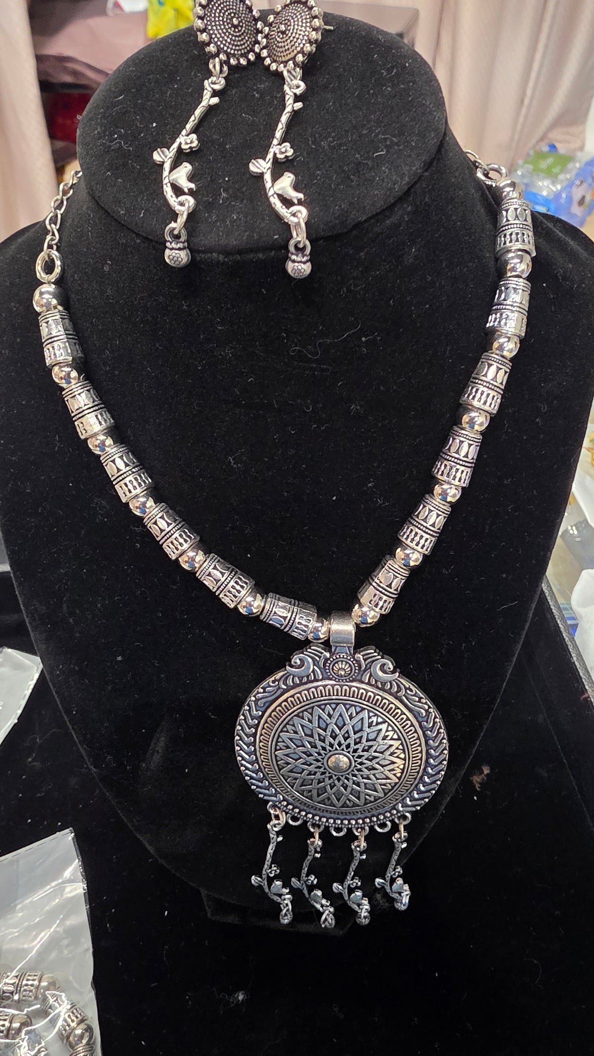 Round pendent oxodised necklace with earrings