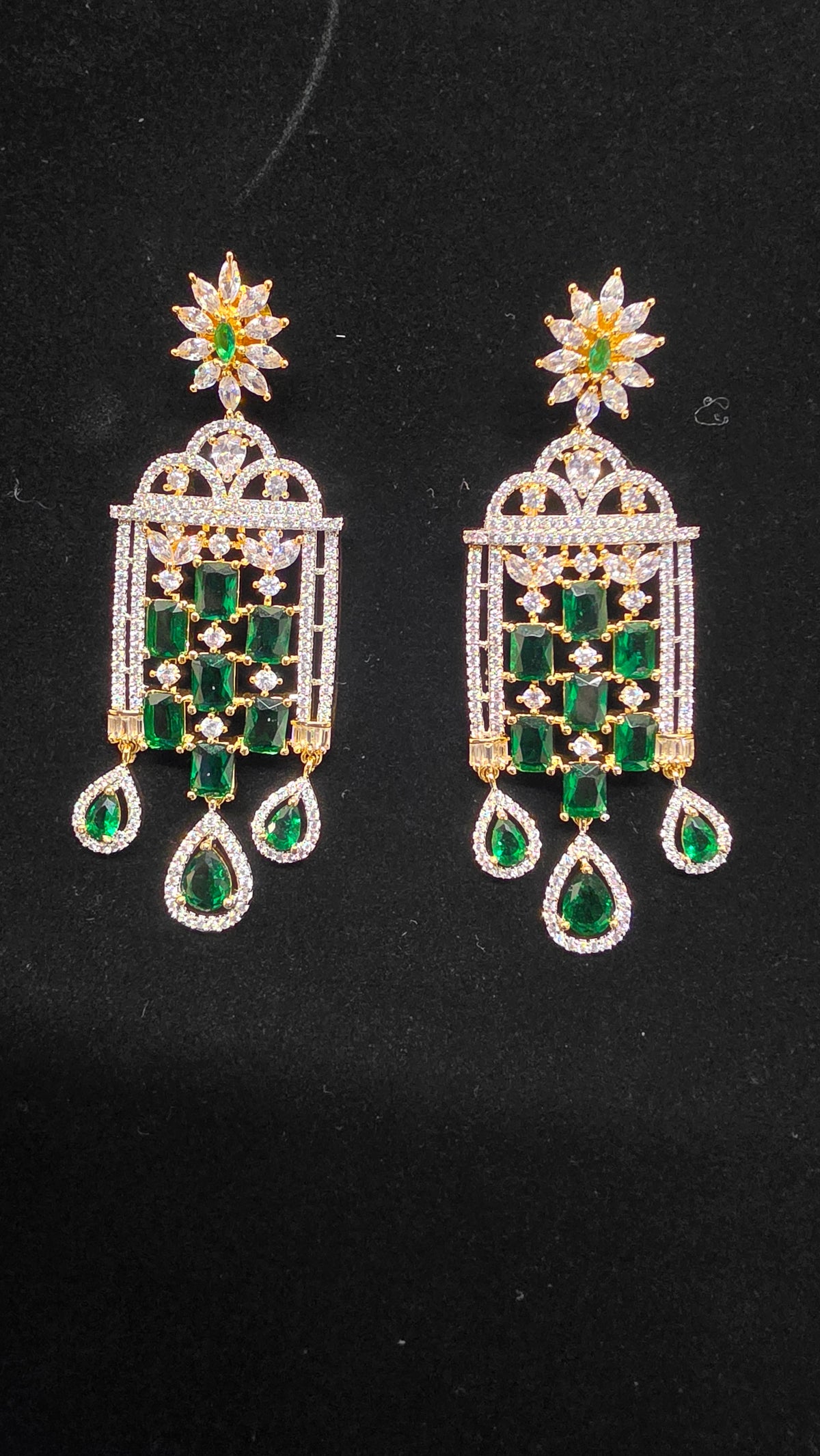 Emerald tear drops gold earring