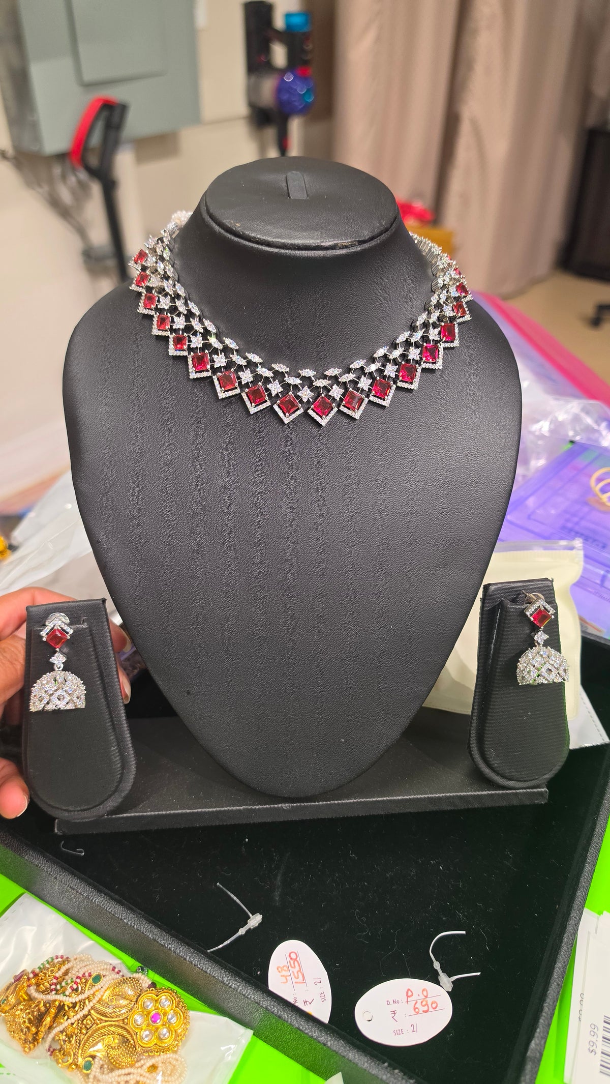 Red and diamond elegant squrecut necklace with dangling Earring